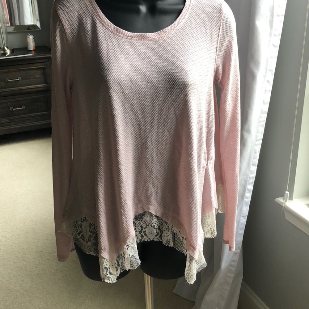 Xhilaration flowy lace hem top